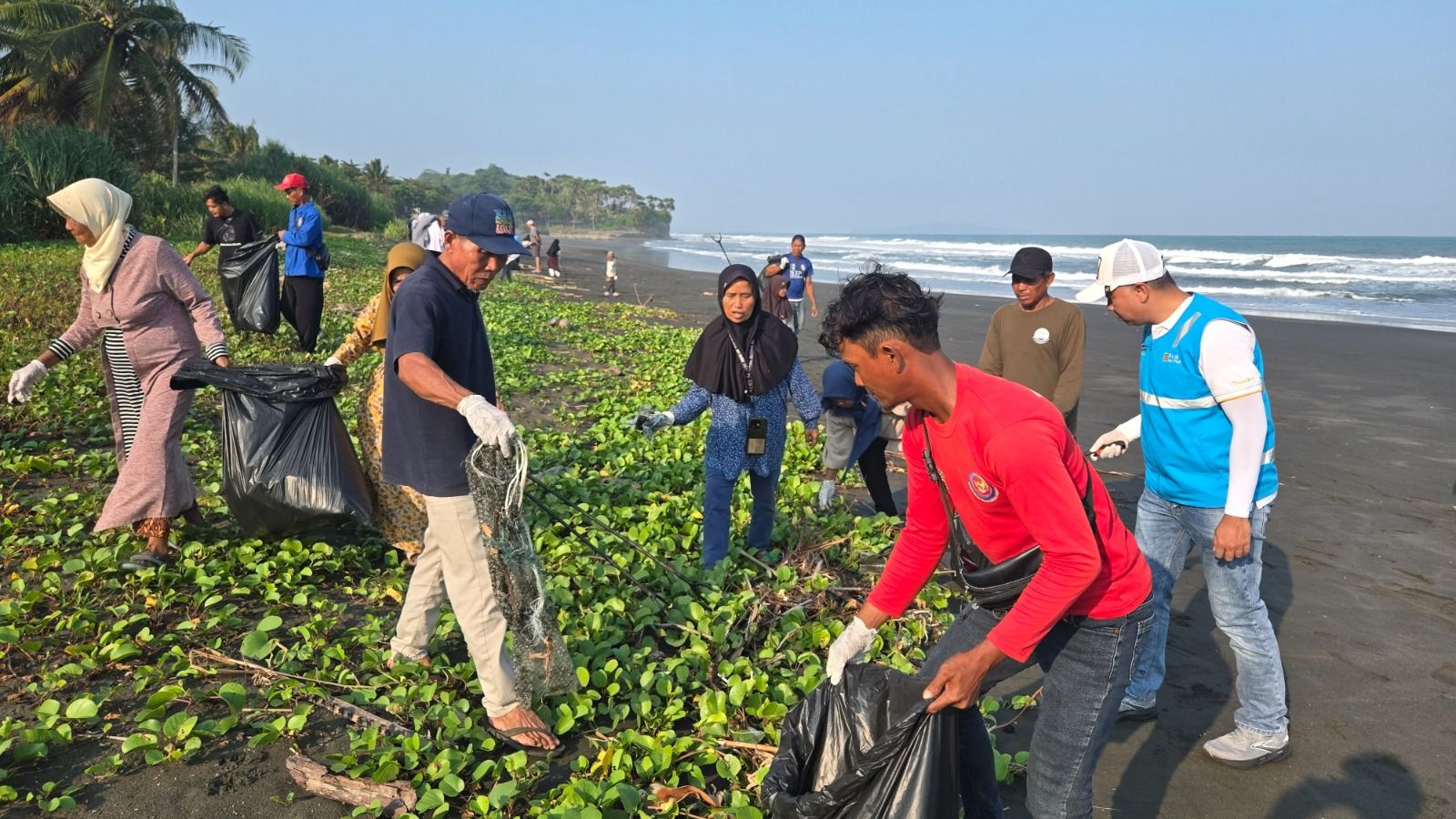 ## PLN Icon Plus Hadirkan Iconnectivity for Green untuk Lestarikan Pesisir Pangandaran